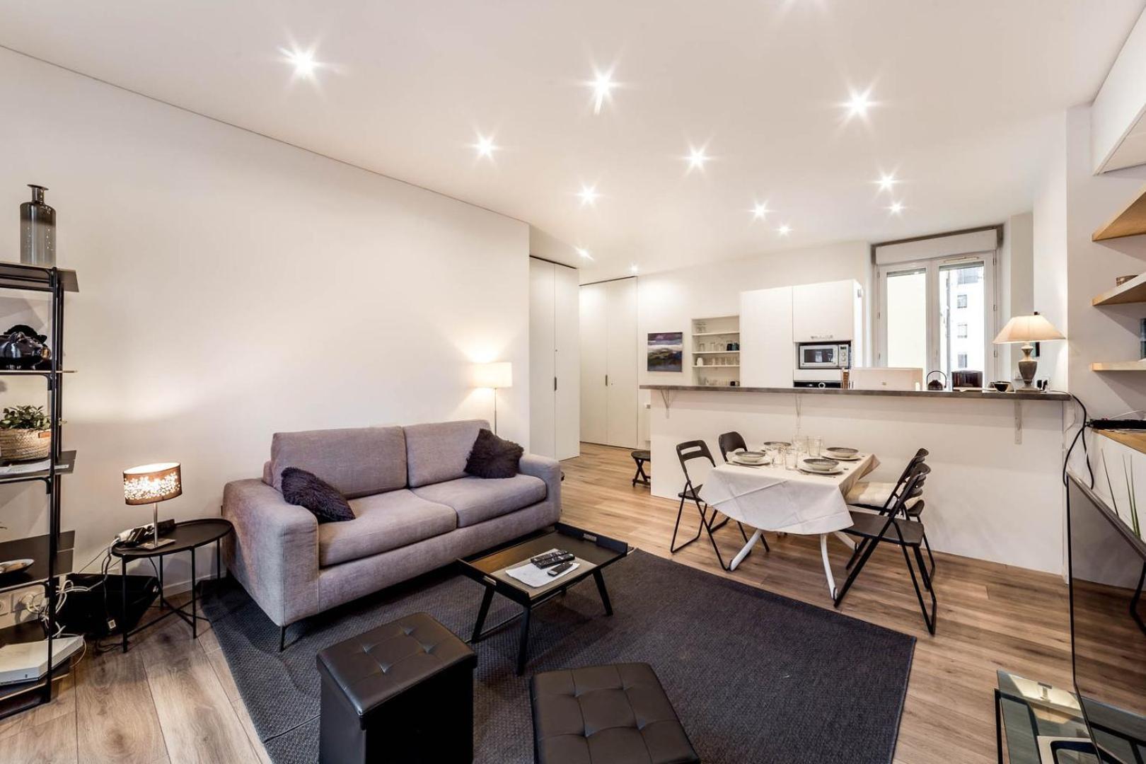 Apartment The Charming, Comfortable Charlemagne Ail