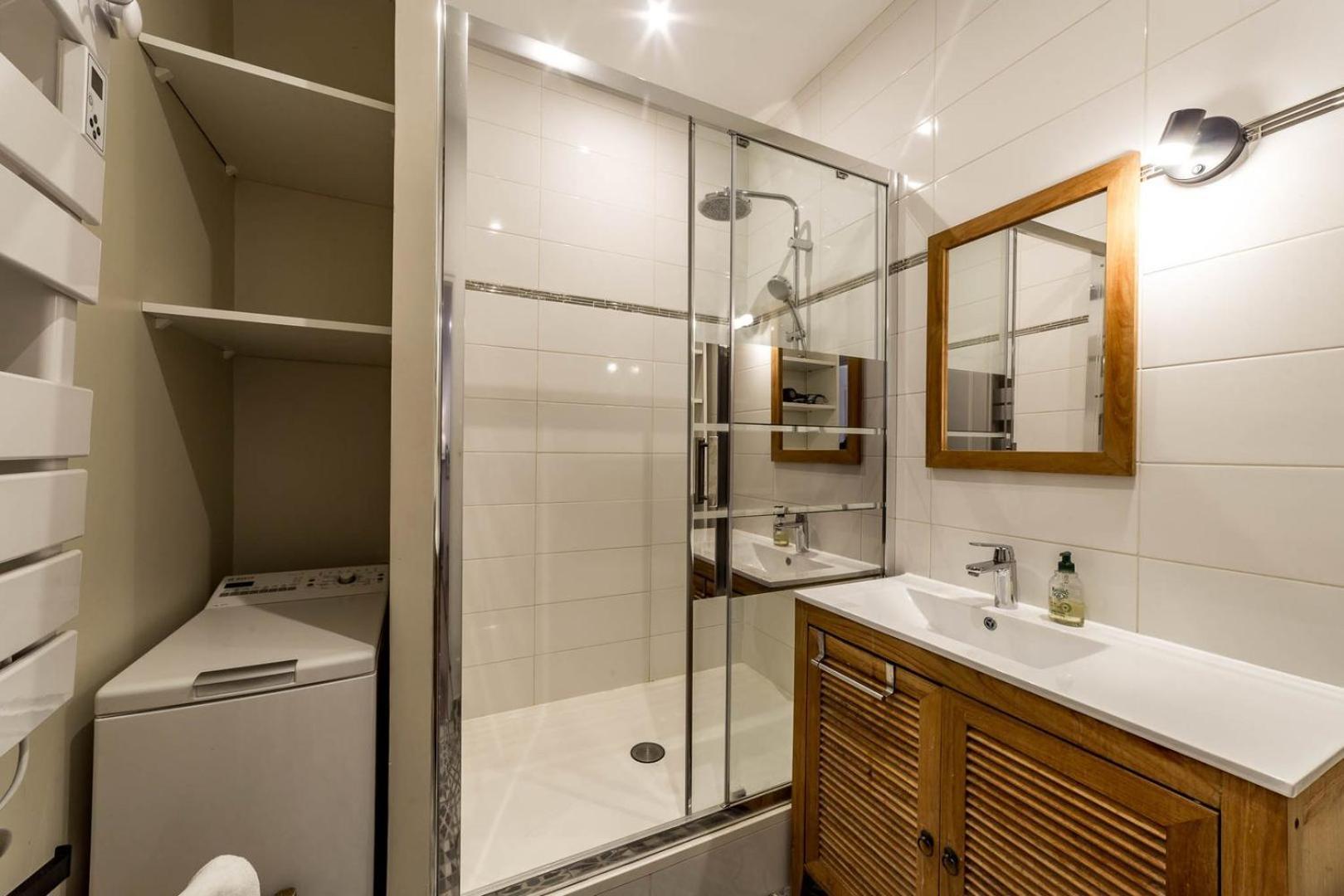 The Charming, Comfortable Charlemagne Ail Apartment Lyon